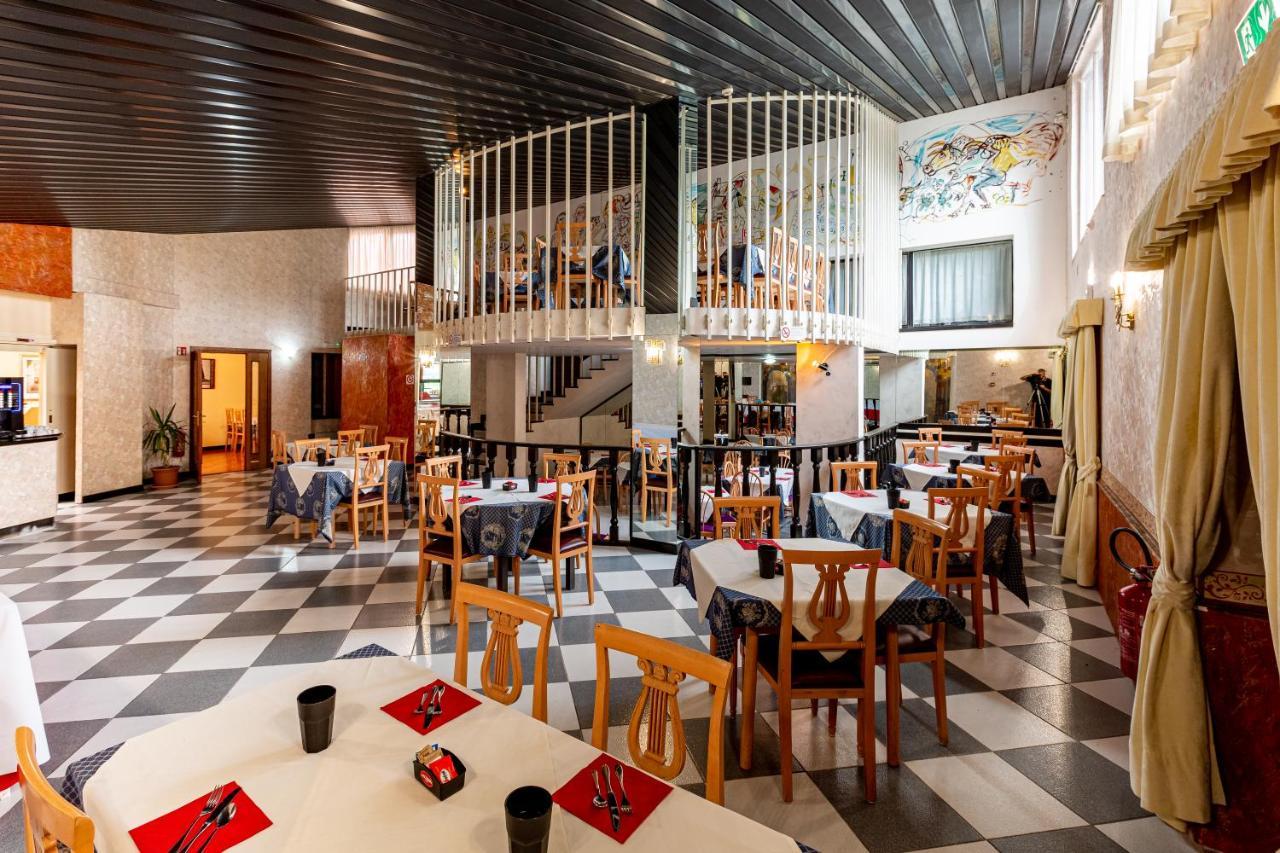 Hotel Villa Strassoldo "Ex Attianese Hotel Restaurant" แชร์วินญาโน เดล ฟริอูลี ภายนอก รูปภาพ