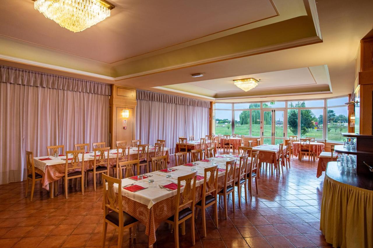 Hotel Villa Strassoldo "Ex Attianese Hotel Restaurant" แชร์วินญาโน เดล ฟริอูลี ภายนอก รูปภาพ