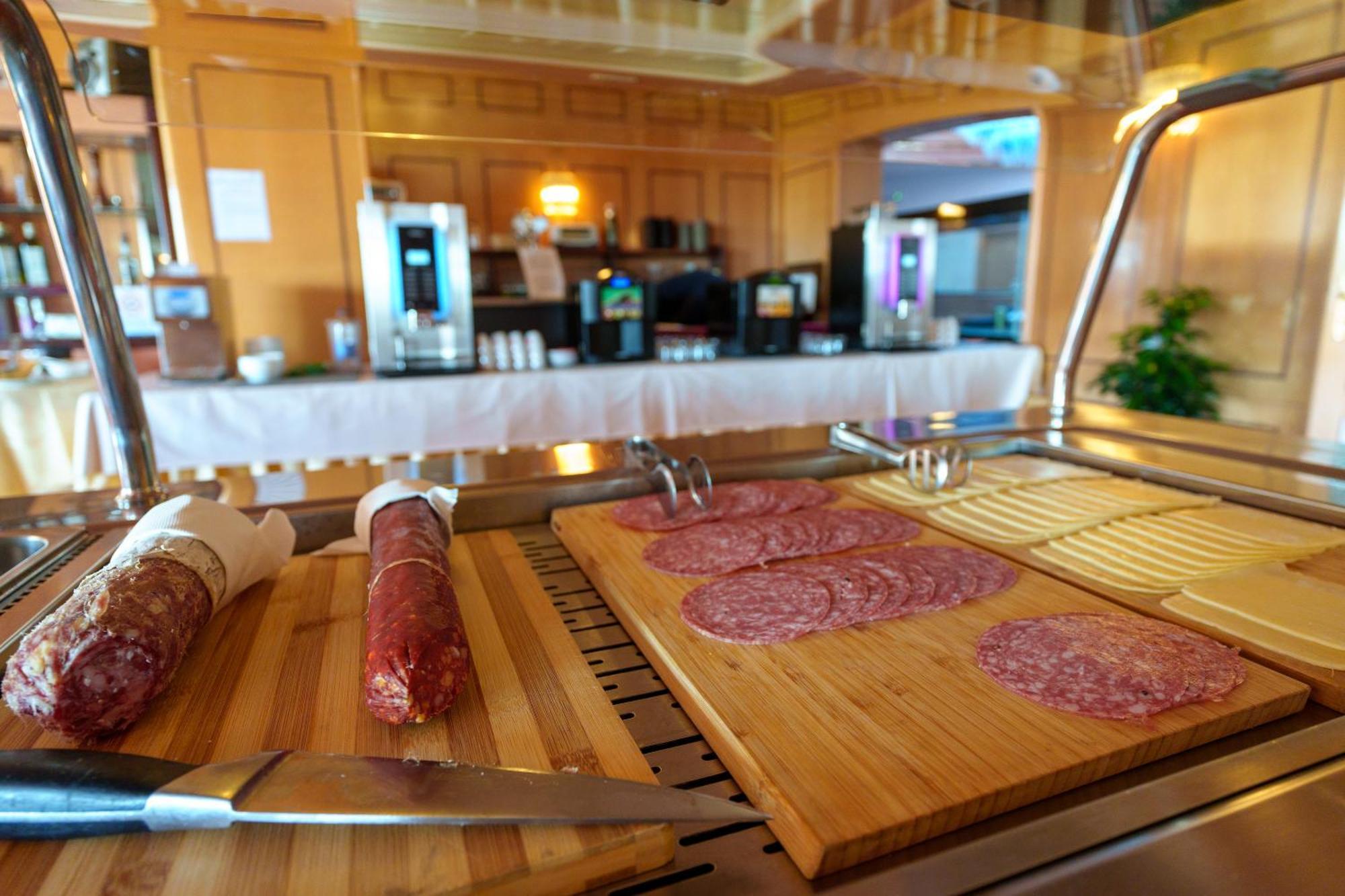 Hotel Villa Strassoldo "Ex Attianese Hotel Restaurant" แชร์วินญาโน เดล ฟริอูลี ภายนอก รูปภาพ